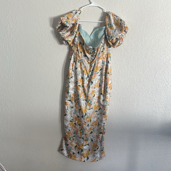 🆕 ASTR  The Lable  Revolve 
NWOT Satin - Picture 6 of 7